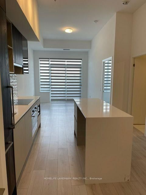 395 Dundas Street W