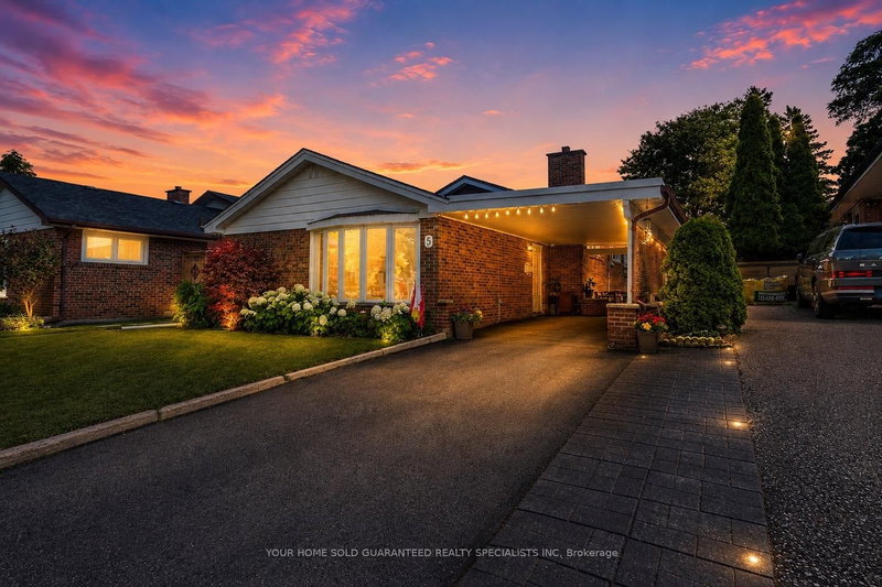 5 Hallow Crescent