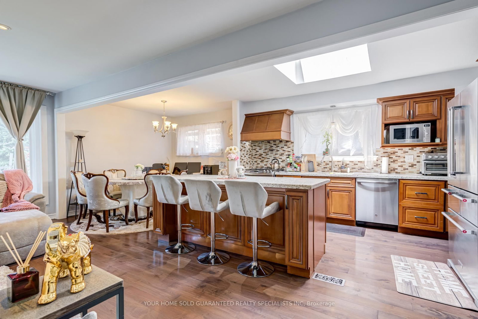 5 Hallow Crescent • Toronto, ON photo 4