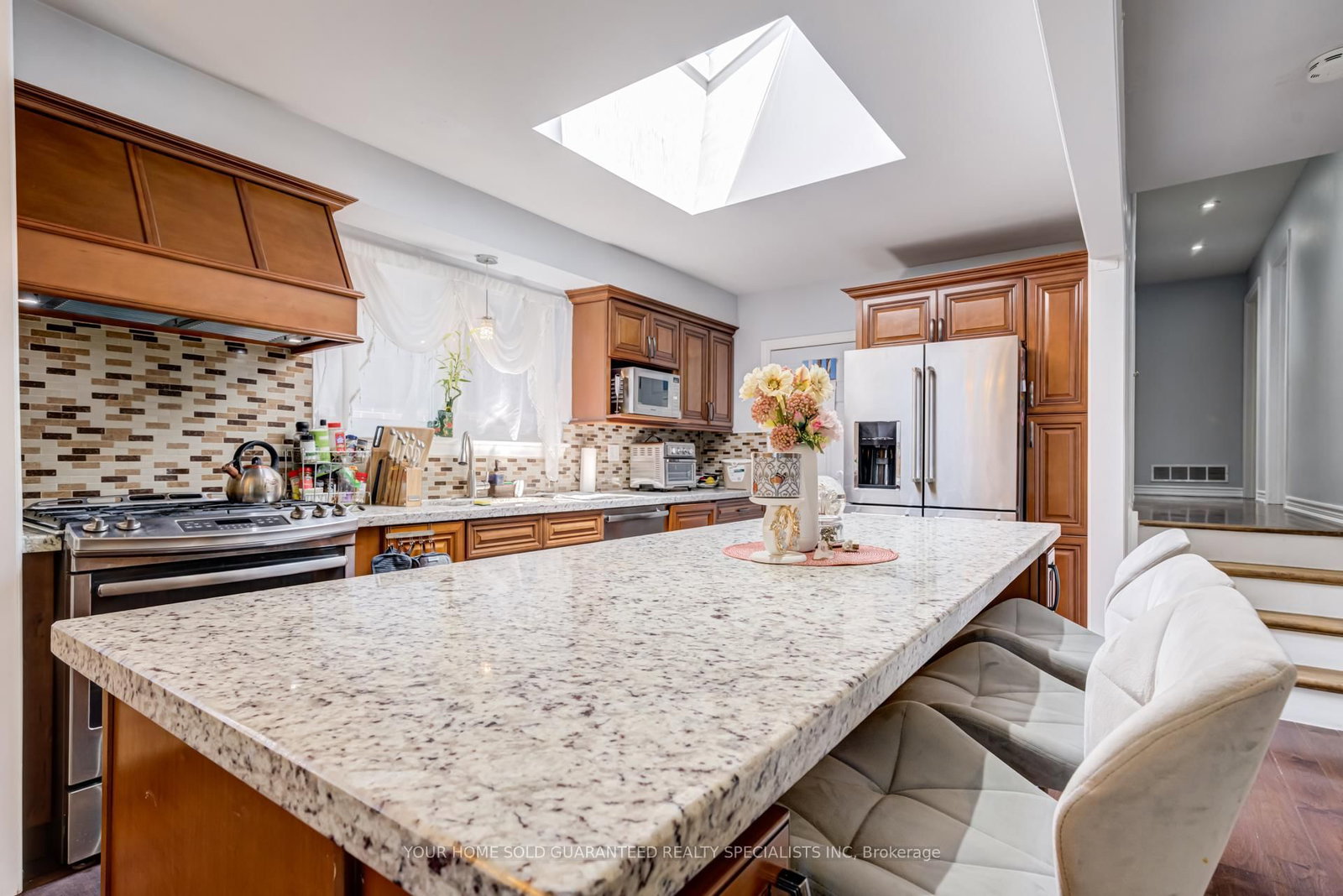 5 Hallow Crescent • Toronto, ON photo 5