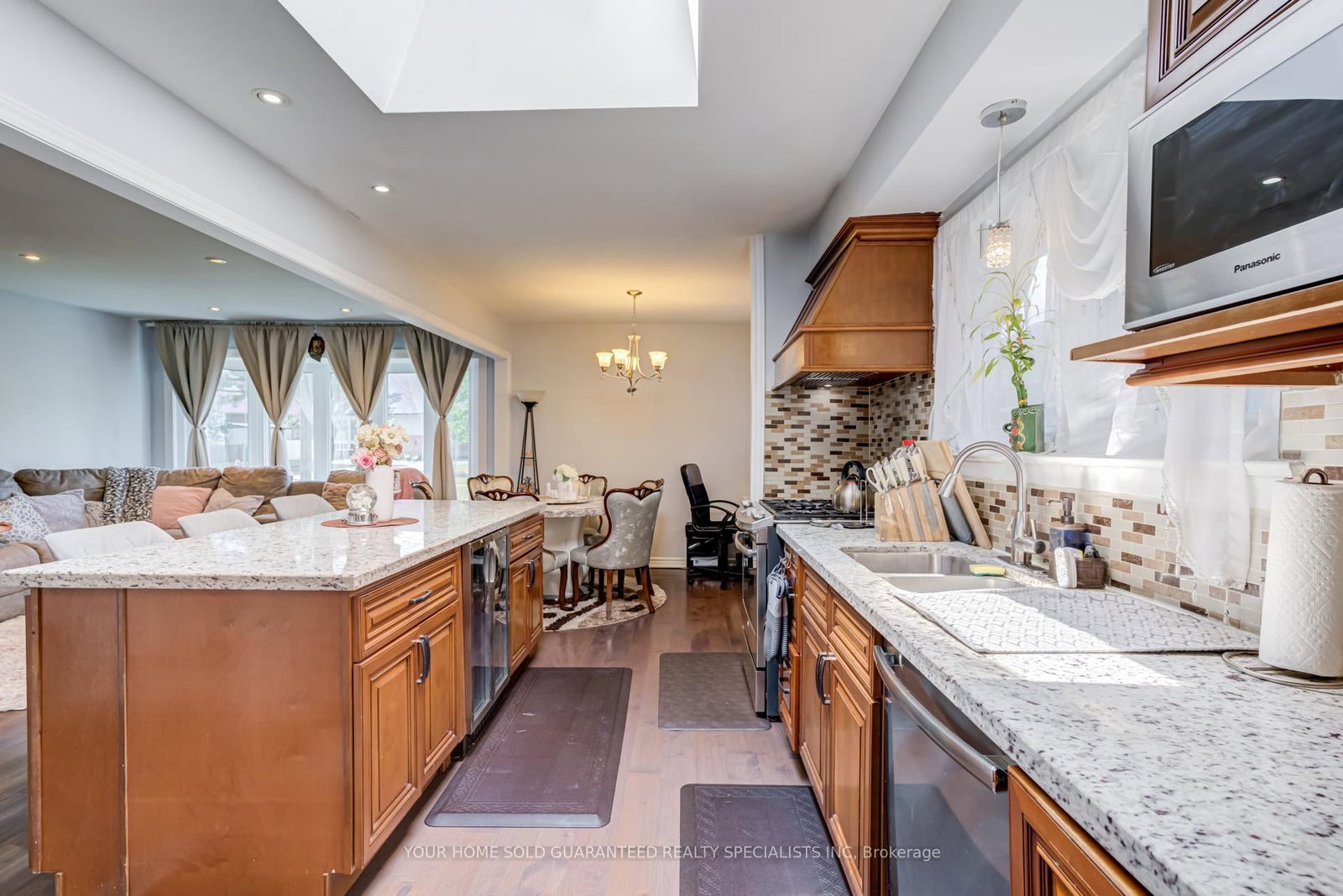 5 Hallow Crescent • Toronto, ON photo 6