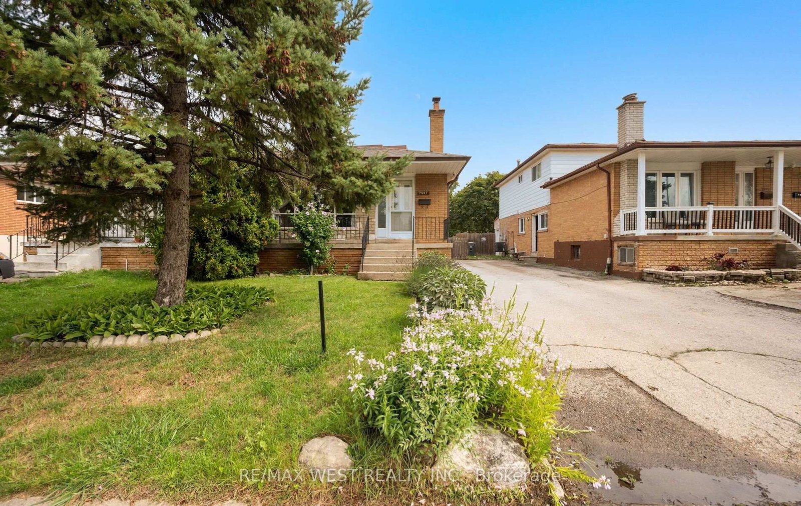7397 Catalpa Road • Mississauga, ON photo 2
