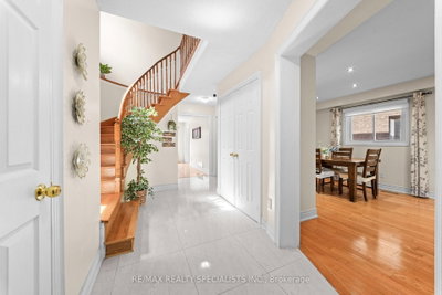 6386 Longspur Road • Mississauga, ON photo 8