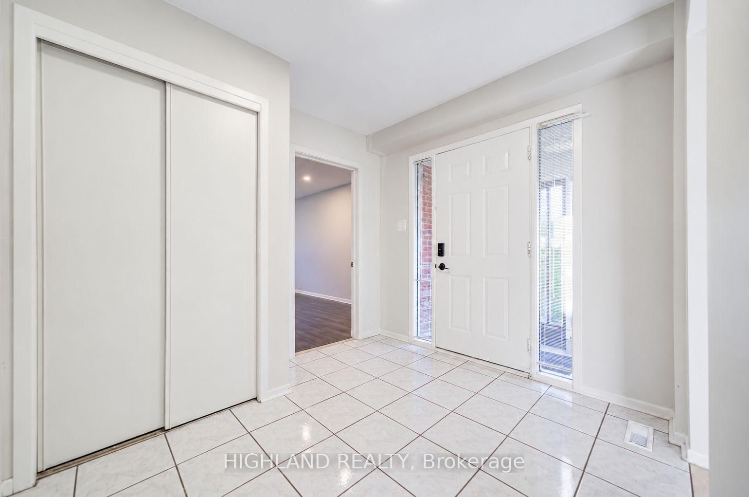 2032 Glenada Crescent • Oakville, ON photo 11