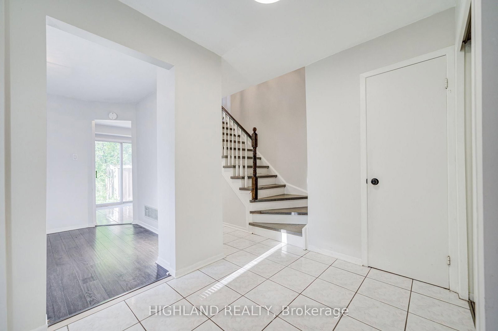 2032 Glenada Crescent • Oakville, ON photo 12