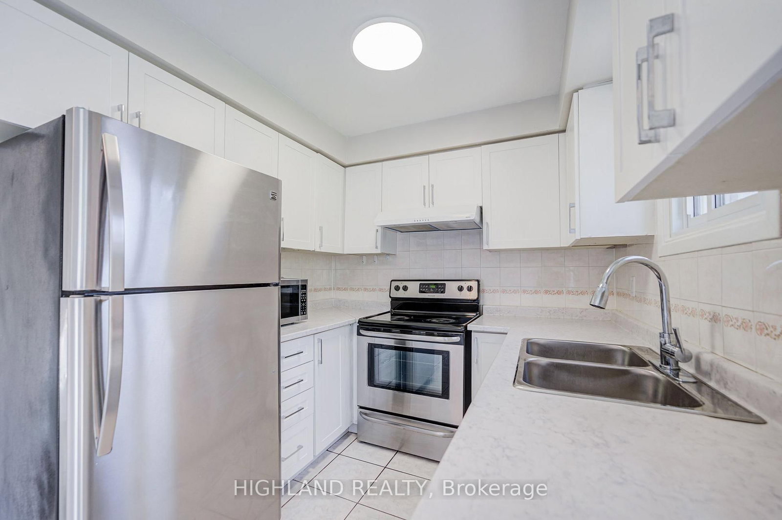 2032 Glenada Crescent • Oakville, ON photo 14