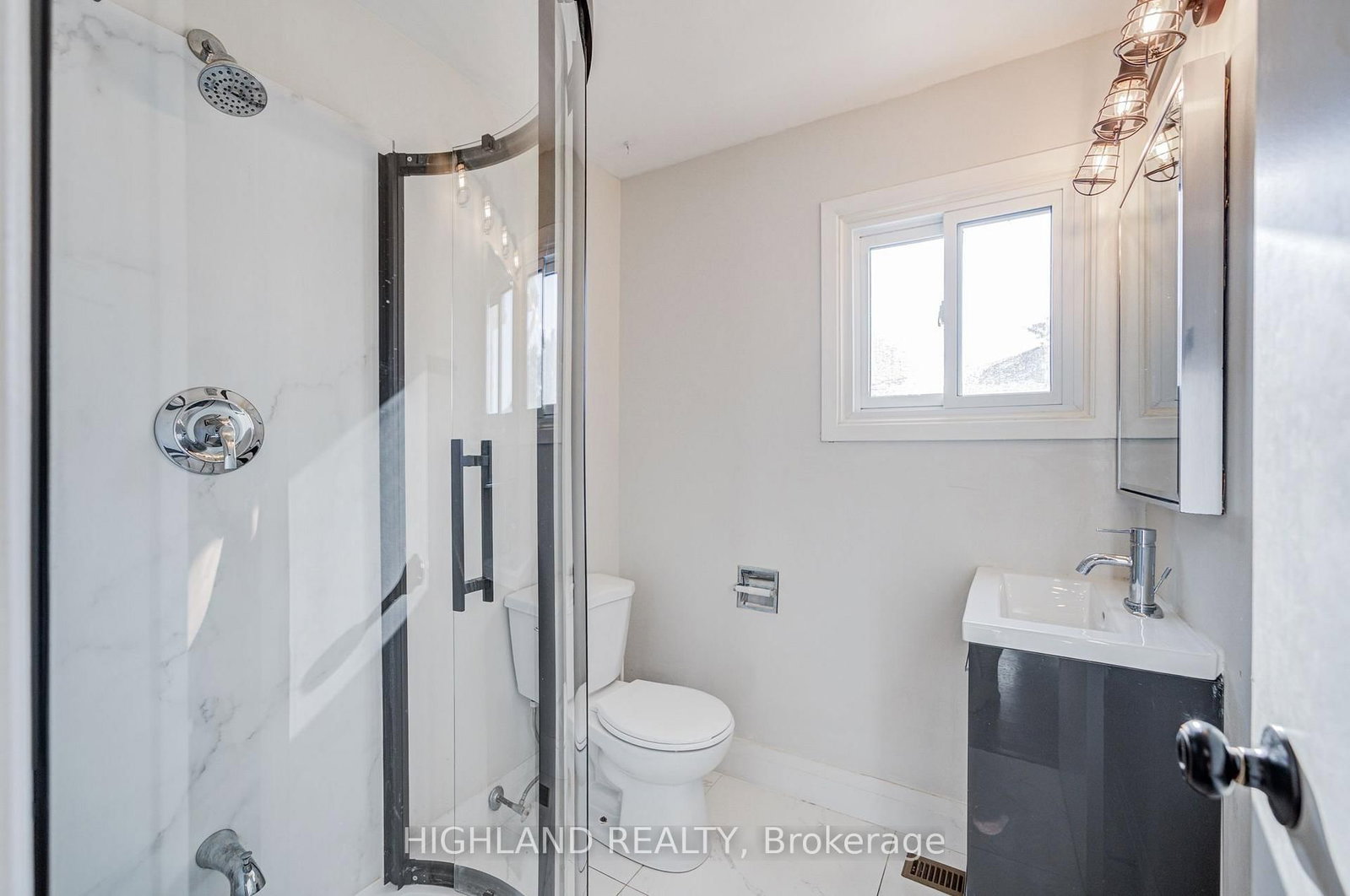 2032 Glenada Crescent • Oakville, ON photo 17