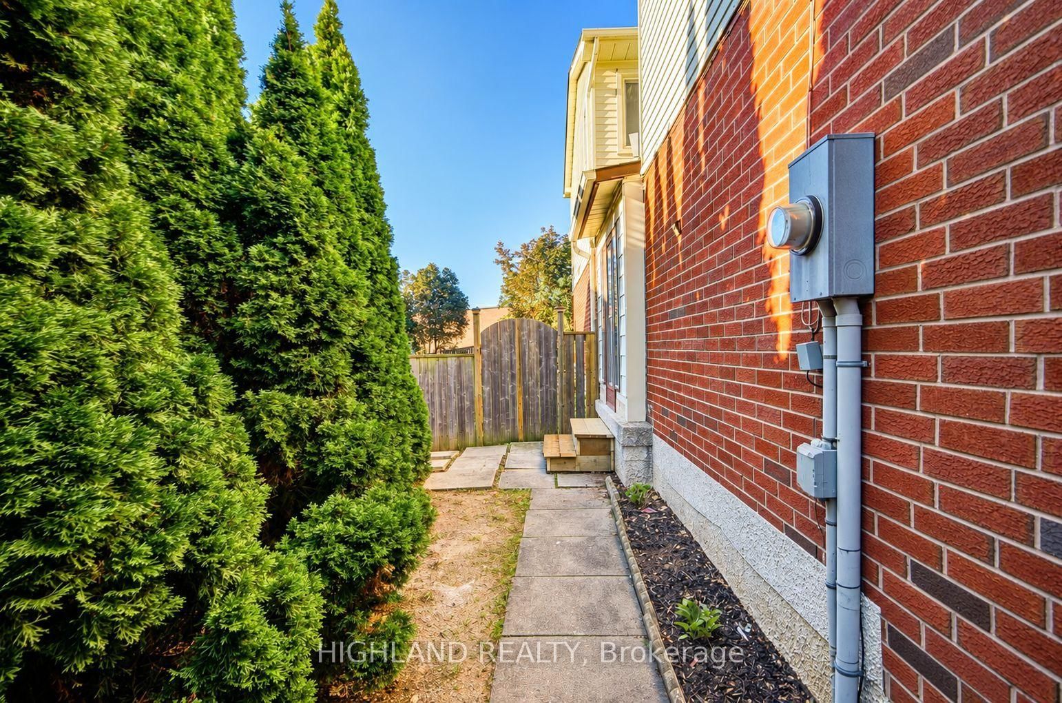2032 Glenada Crescent • Oakville, ON photo 19