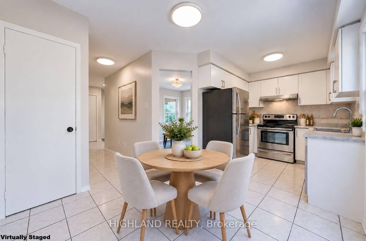 2032 Glenada Crescent • Oakville, ON photo 4
