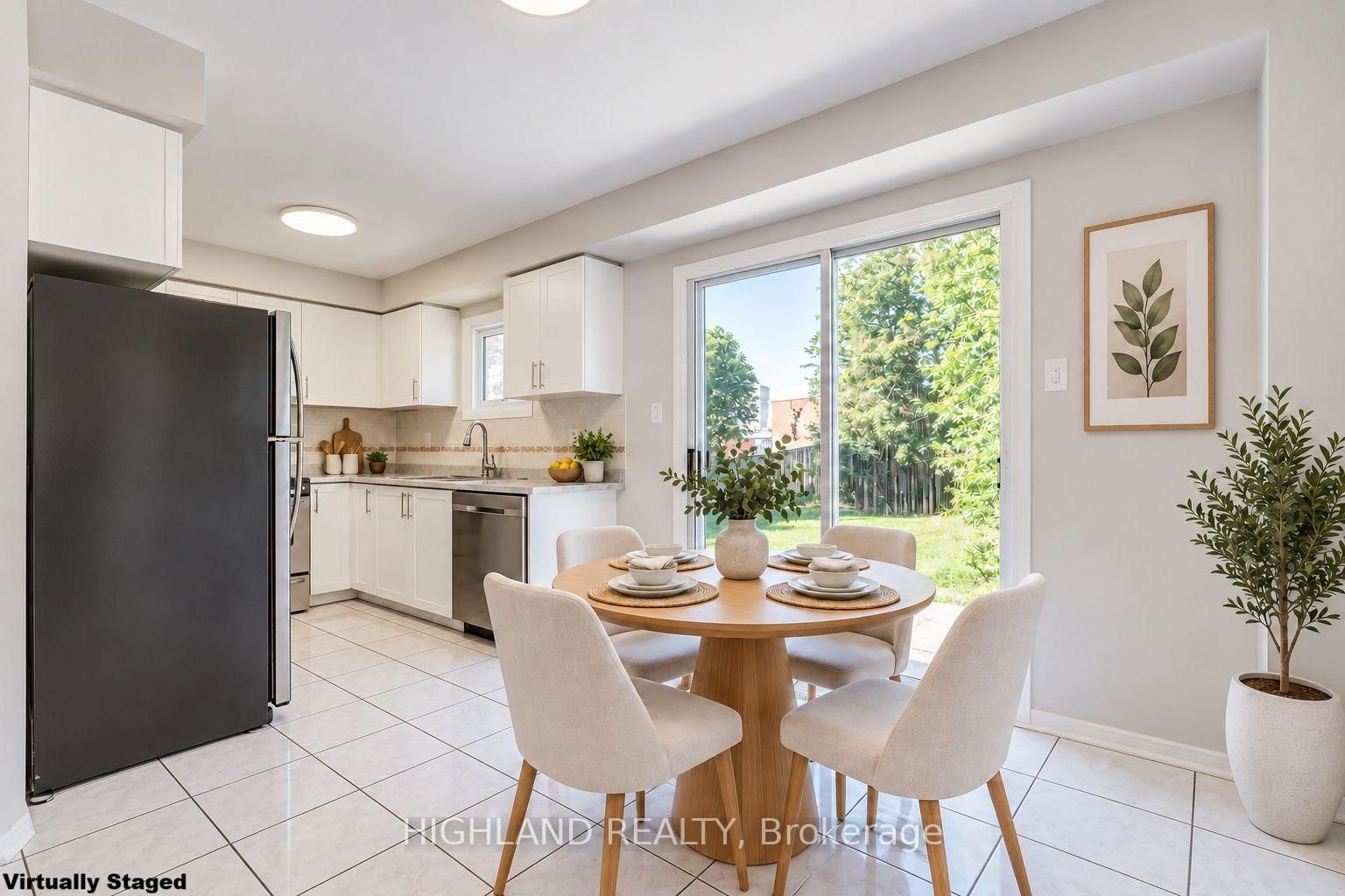 2032 Glenada Crescent • Oakville, ON photo 5