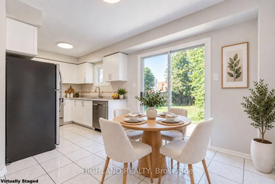 2032 Glenada Crescent • Oakville, ON photo 5