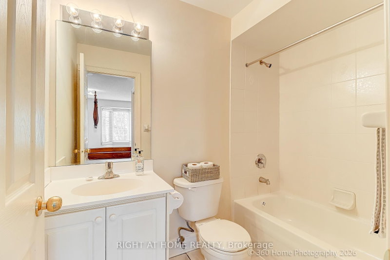 1130 Cawthra Mississauga,ON L5G 4V7 — Photo 15