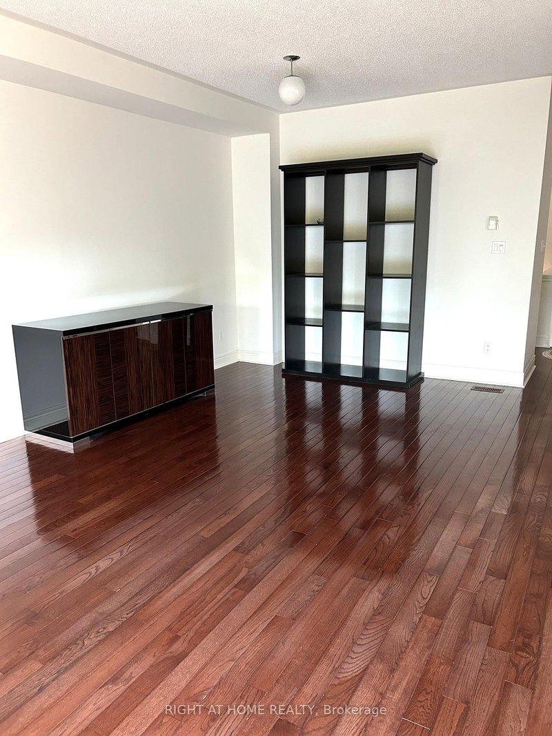 1130 Cawthra Mississauga,ON L5G 4V7 — Photo 4