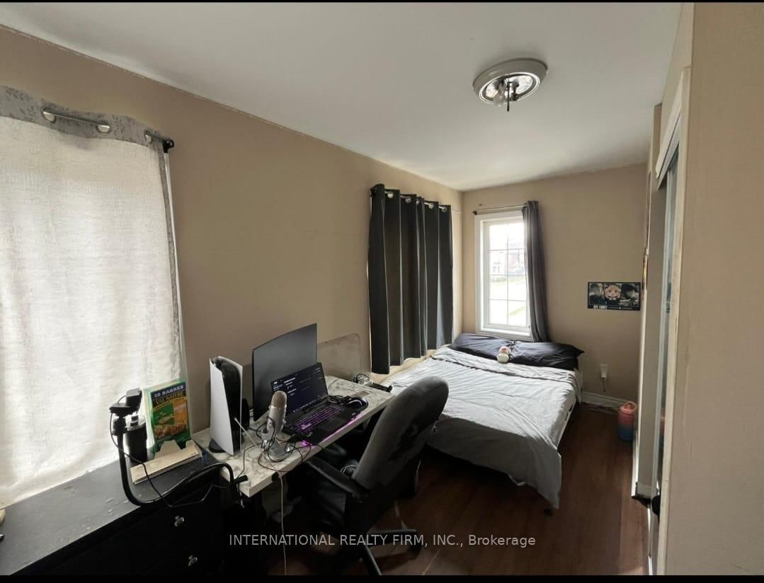 66 Leitch Avenue • Toronto, ON photo 17