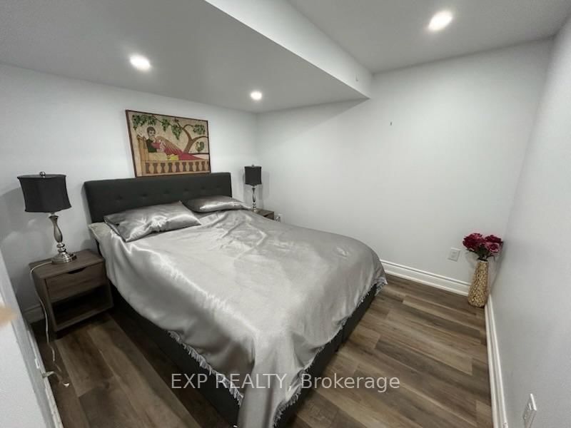 307 Burloak Dr photo 5