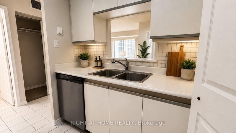 511 - 265 Enfield Place