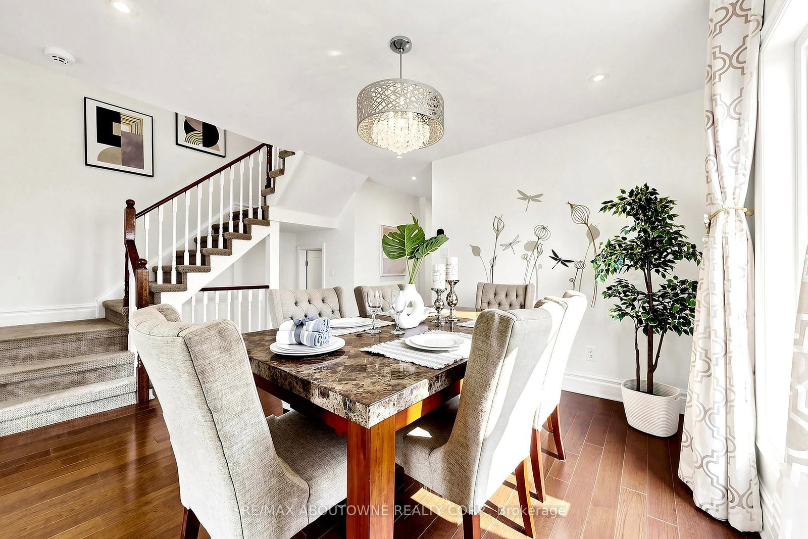 2072 Glenada Crescent • Oakville, ON photo 10