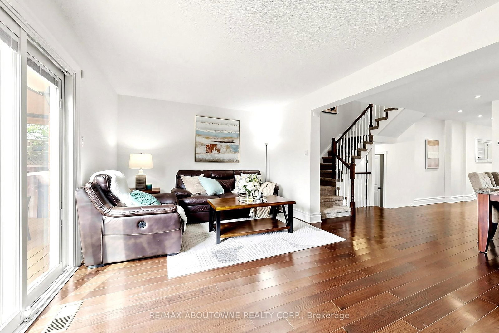 2072 Glenada Crescent • Oakville, ON photo 13