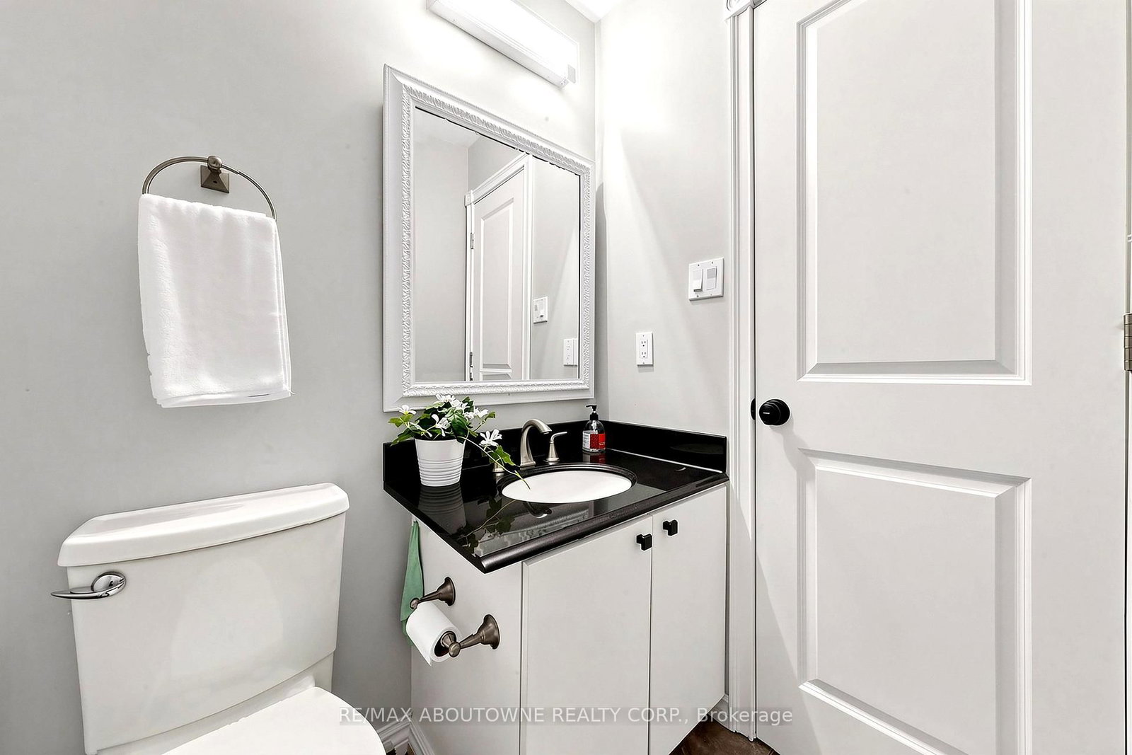 2072 Glenada Crescent • Oakville, ON photo 14