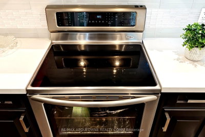 2072 Glenada Crescent • Oakville, ON photo 8