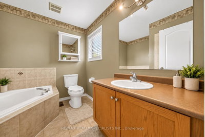 6 Topiary Lane • Brampton, ON photo 8