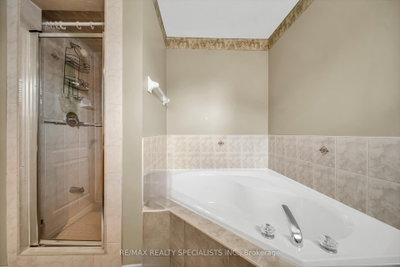 6 Topiary Lane • Brampton, ON photo 9