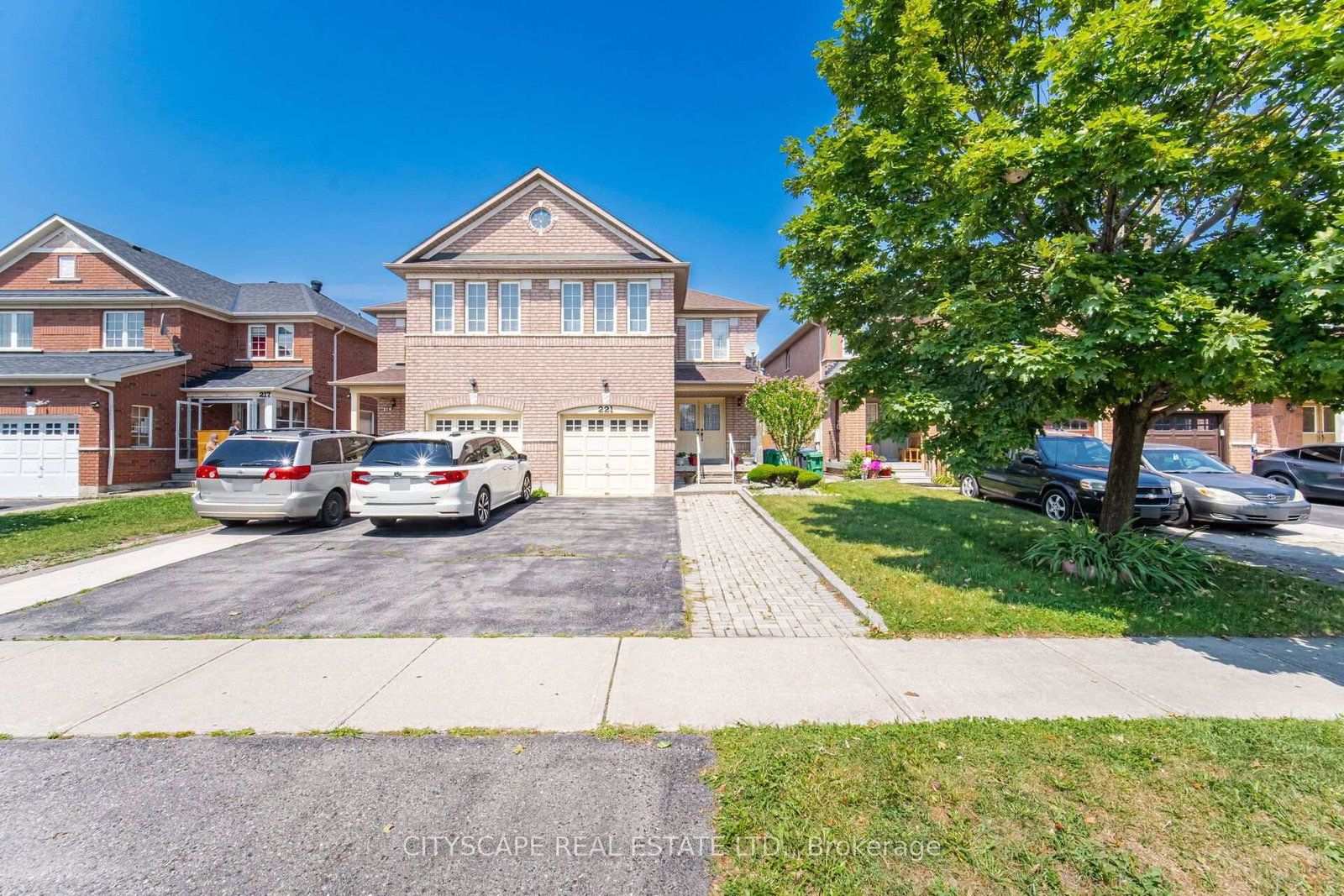 221 Richvale Drive S • Brampton, ON photo 2