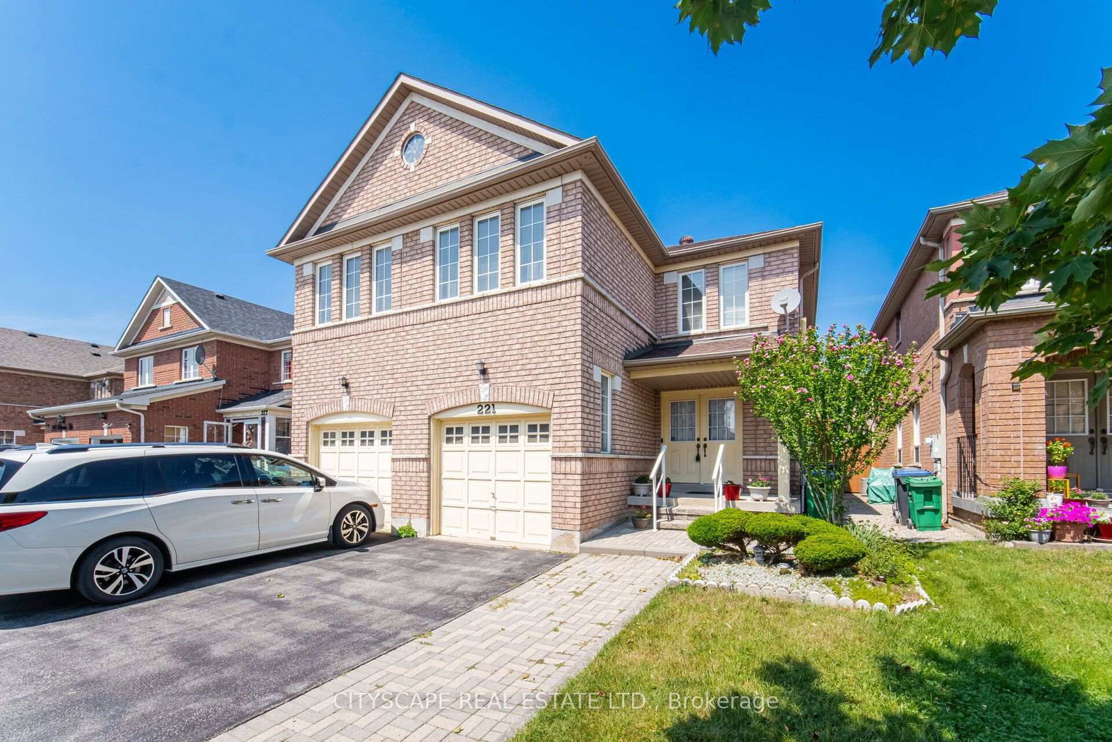 221 Richvale Drive S • Brampton, ON photo 4