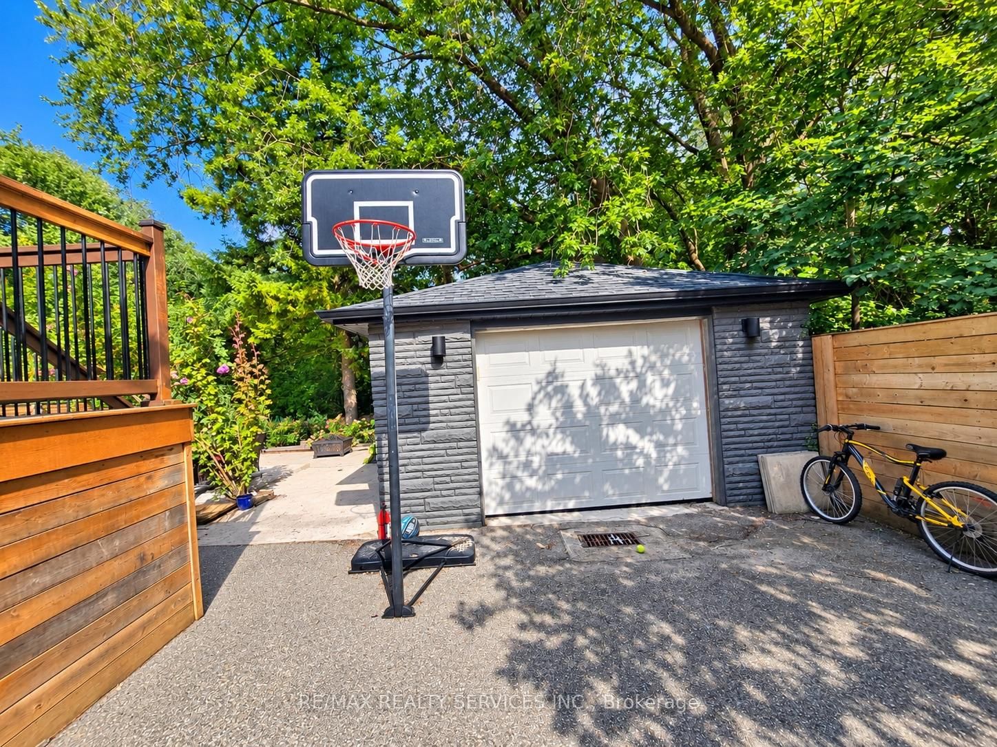 21 Mcintosh Avenue • Toronto, ON photo 25