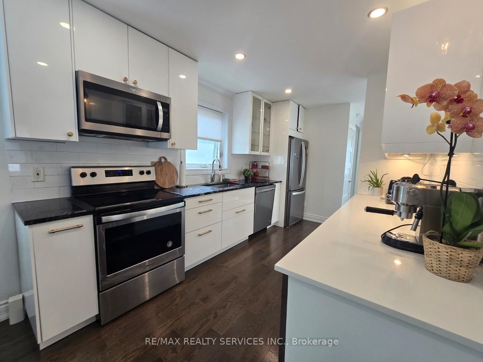 21 Mcintosh Avenue • Toronto, ON photo 8