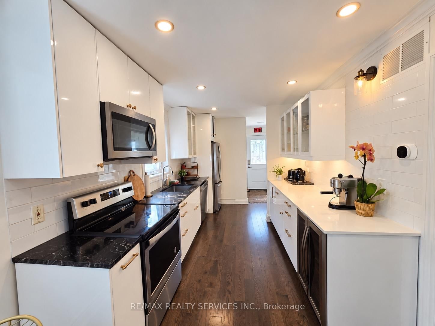 21 Mcintosh Avenue • Toronto, ON photo 9