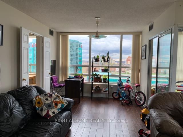 811 - 50 Kingsbridge Garden Circle