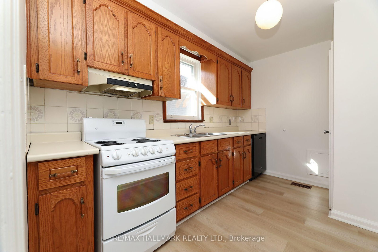 55 Athol Avenue • Toronto, ON photo 12
