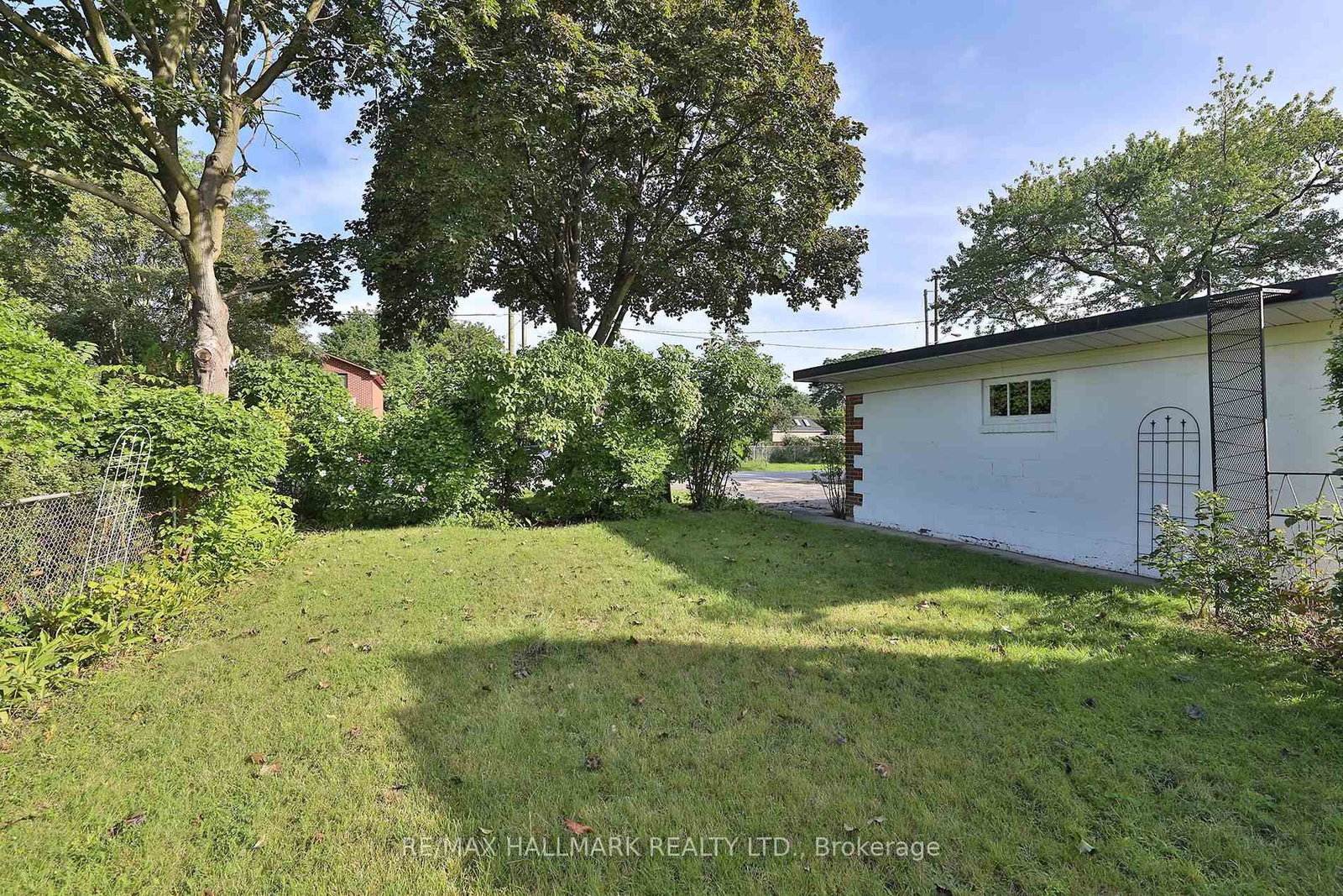 55 Athol Avenue • Toronto, ON photo 27