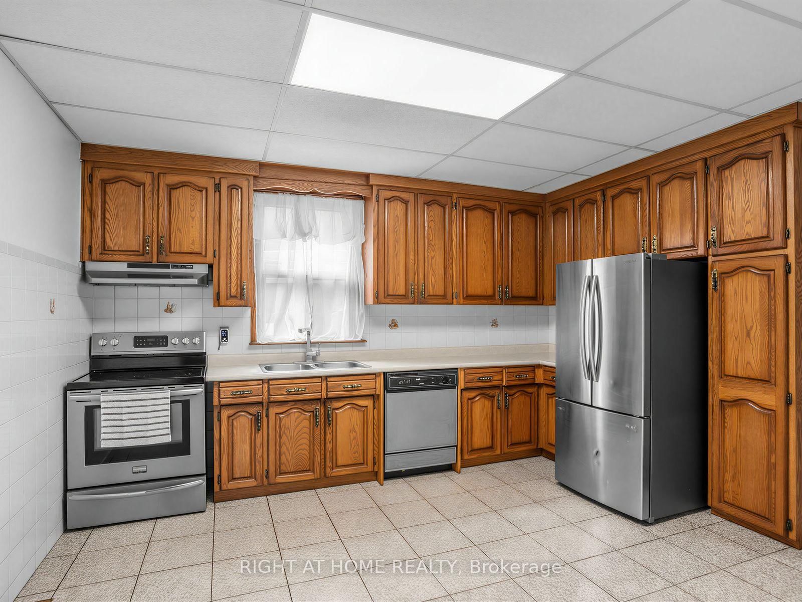 102 Judson Street • Toronto, ON photo 12