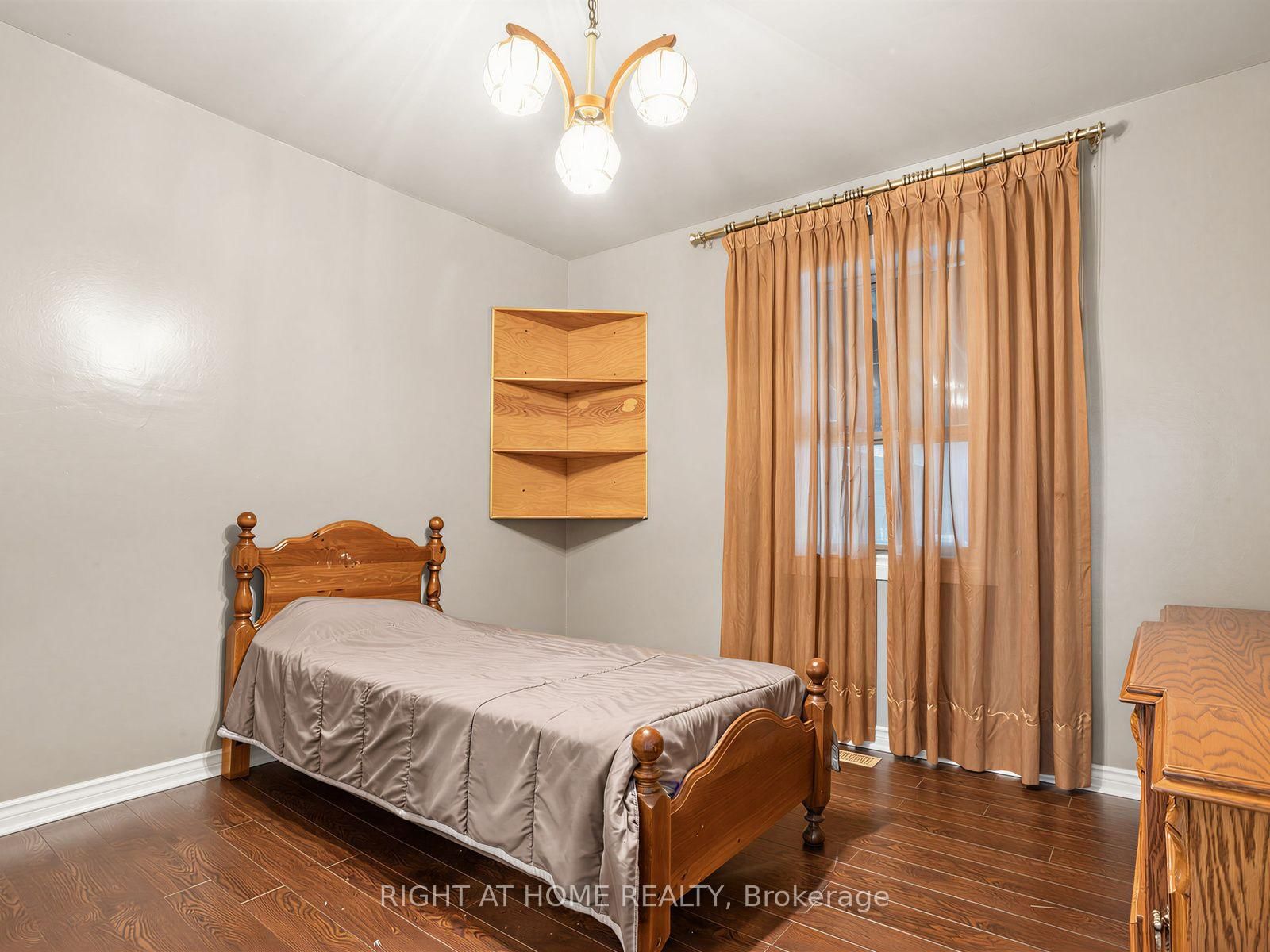 102 Judson Street • Toronto, ON photo 25