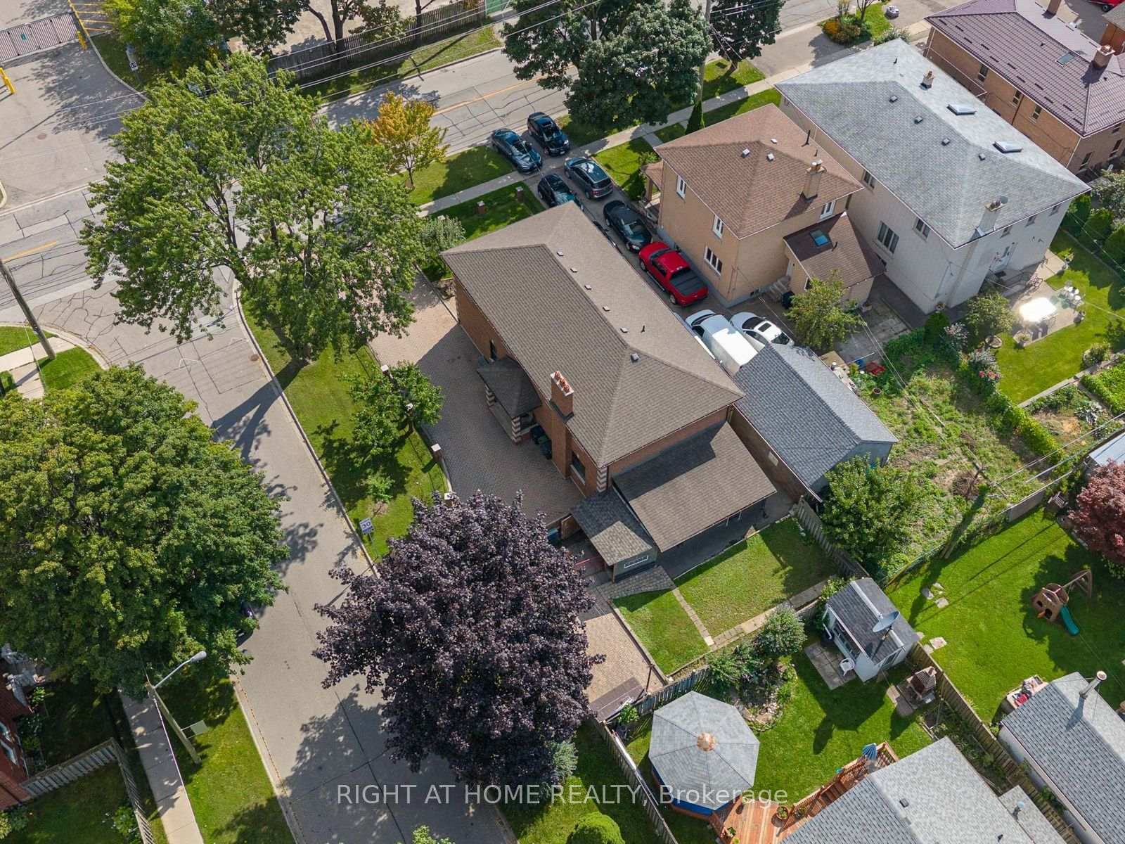 102 Judson Street • Toronto, ON photo 47