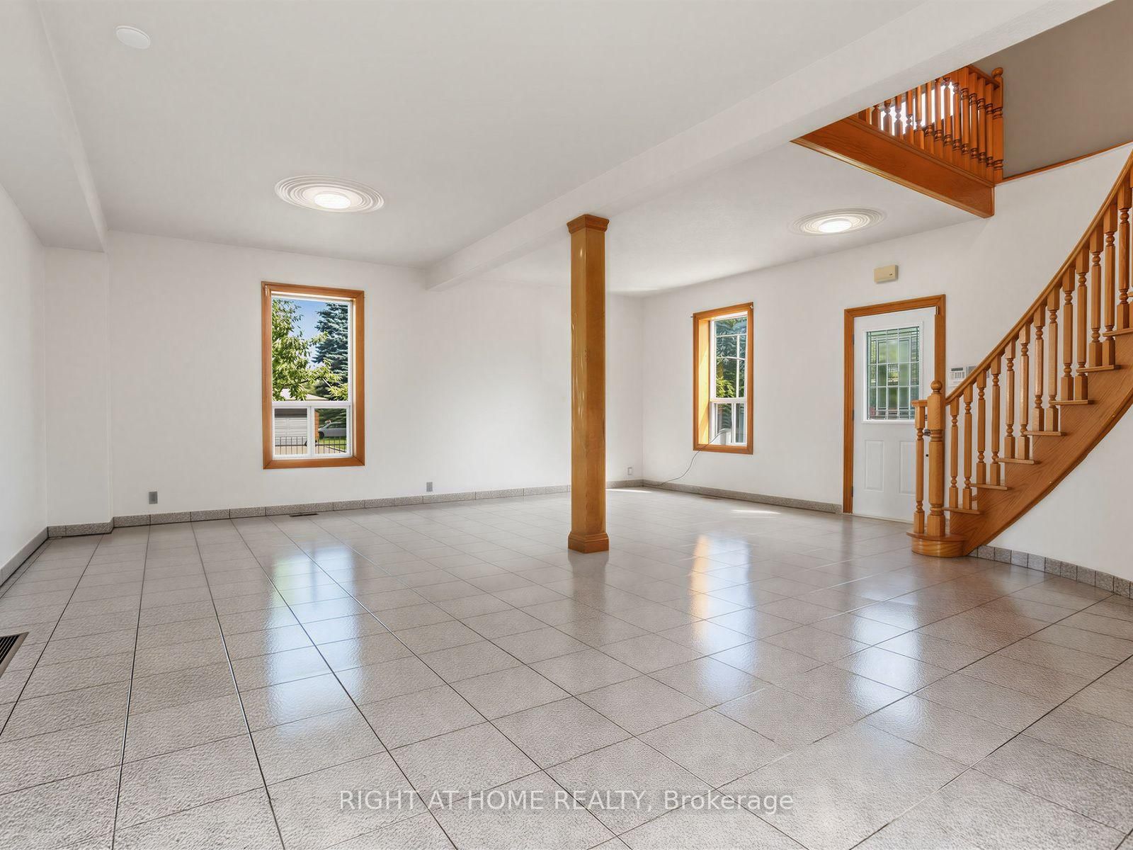 102 Judson Street • Toronto, ON photo 8