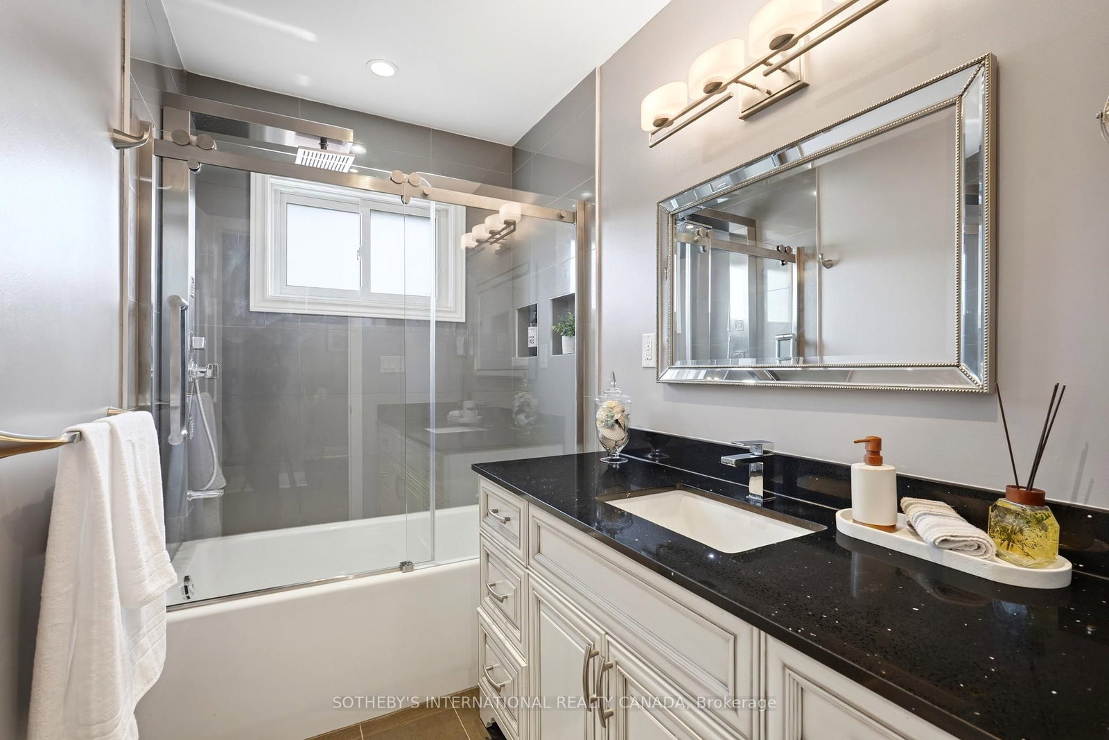 2429 Whaley Whaley Drive • Mississauga, ON photo 13