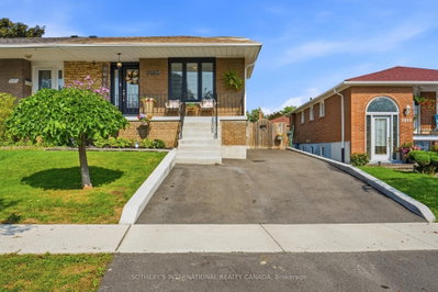 2429 Whaley Whaley Drive • Mississauga, ON photo 2