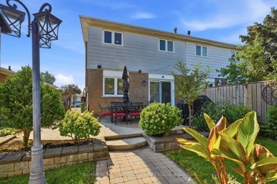 2429 Whaley Whaley Drive • Mississauga, ON photo 5