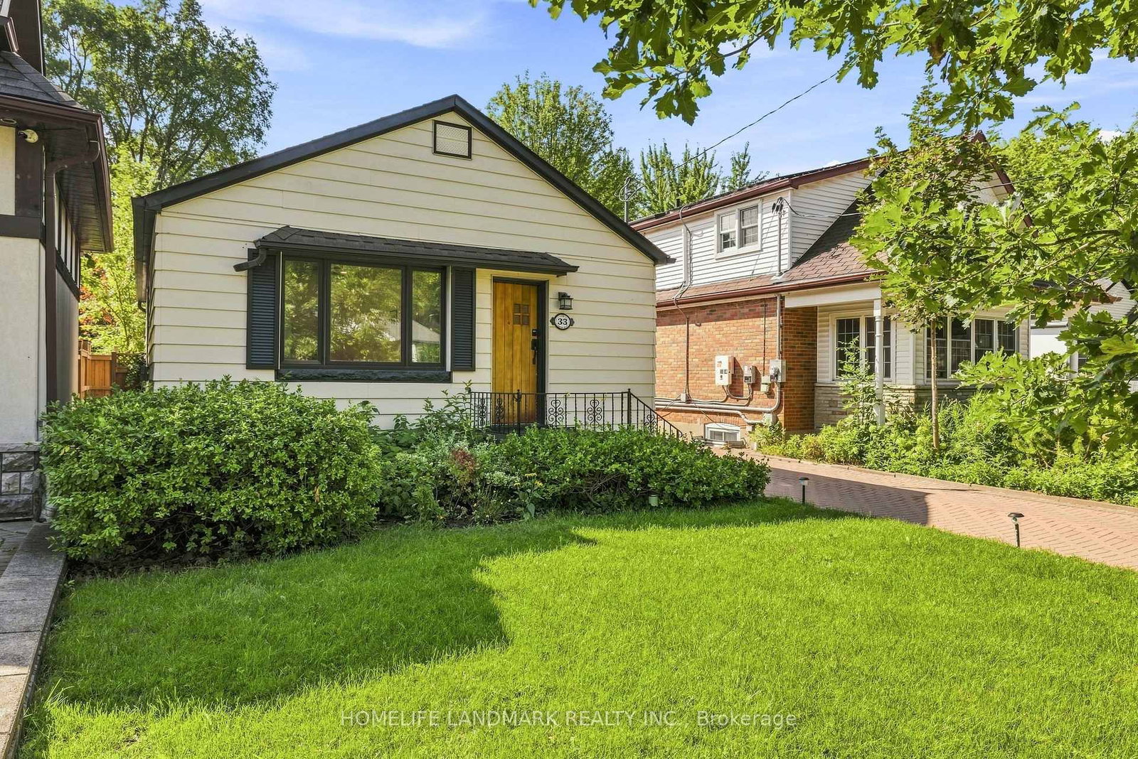 33 Ash Crescent • Toronto, ON photo 3