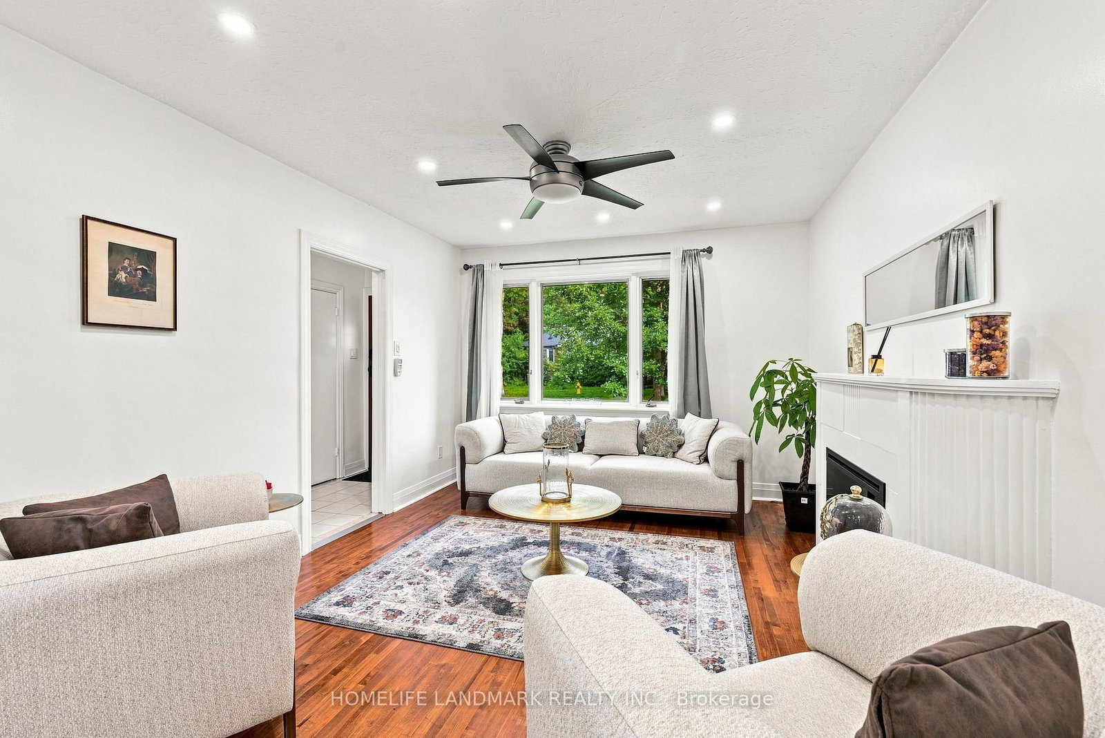 33 Ash Crescent • Toronto, ON photo 7