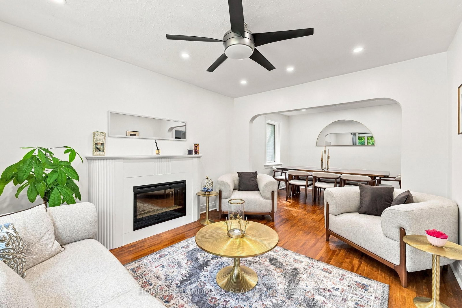 33 Ash Crescent • Toronto, ON photo 8