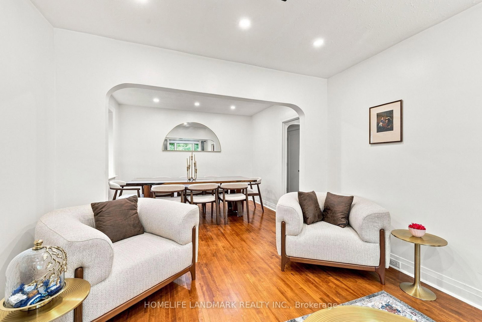 33 Ash Crescent • Toronto, ON photo 9