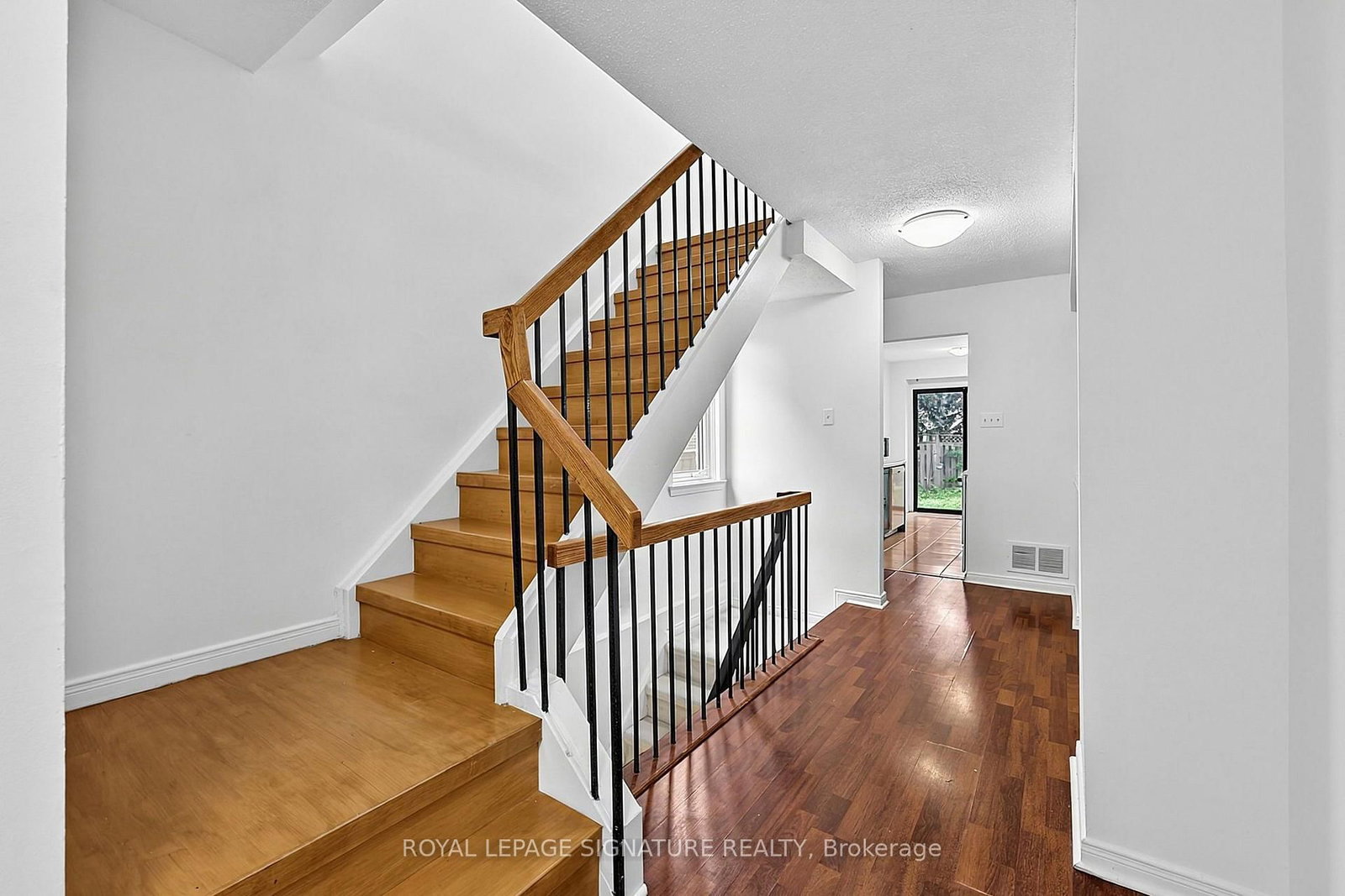 5950 Chidham Crescent • Mississauga, ON photo 9