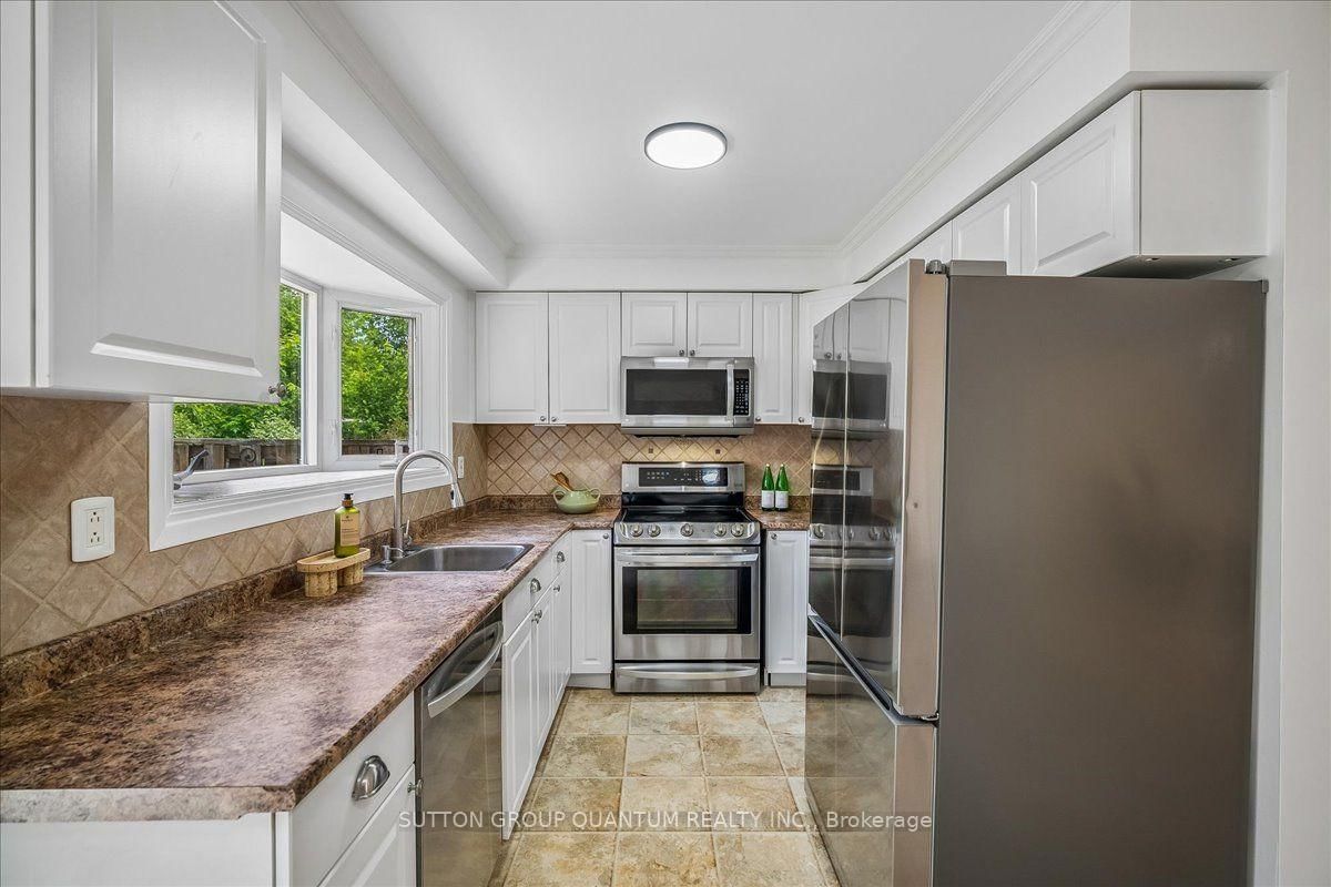1023 Runnymead Crescent • Oakville, ON photo 10