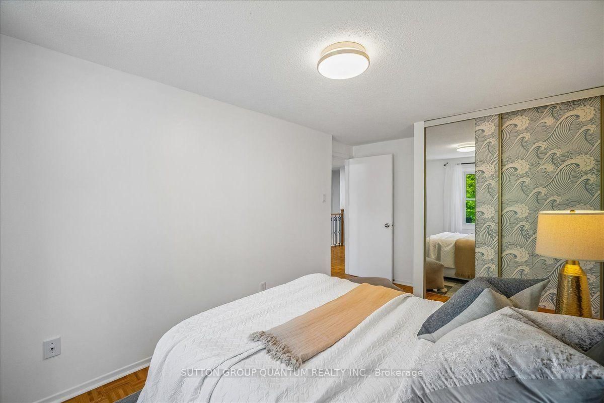 1023 Runnymead Crescent • Oakville, ON photo 23