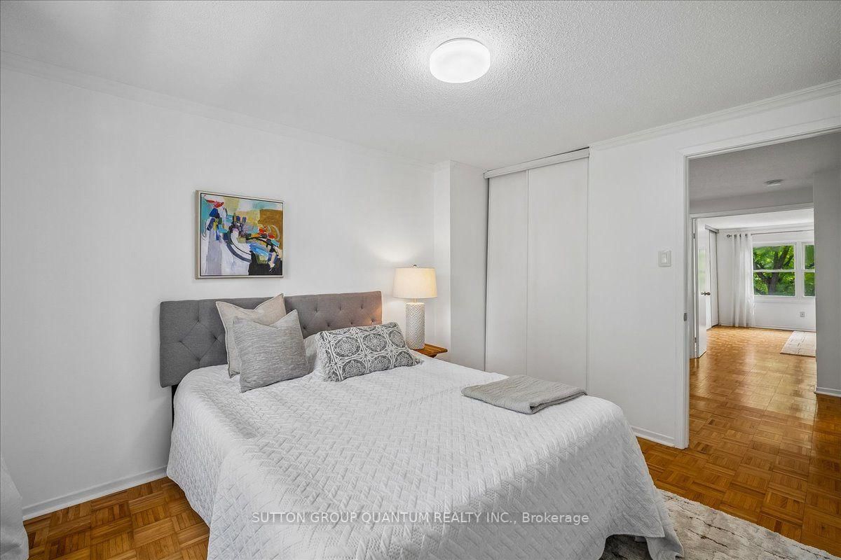 1023 Runnymead Crescent • Oakville, ON photo 25