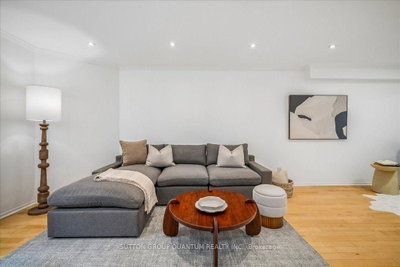 1023 Runnymead Crescent • Oakville, ON photo 3